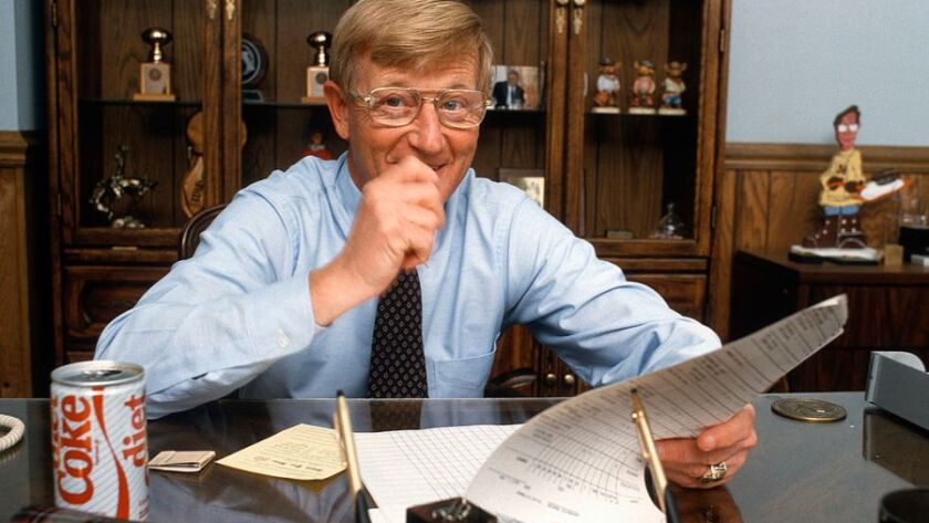 Former Razorback head football coach Lou Holtz dies at 89