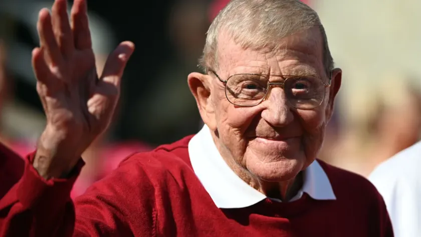 Hall of Fame football coach Lou Holtz dies at 89