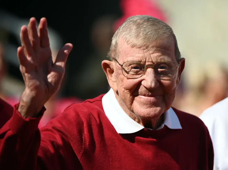 Hall of Fame football coach Lou Holtz dies at 89